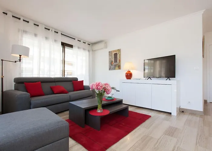 3-Room Apartment With Terrace In Palm Beach